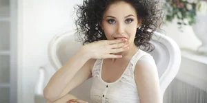 Гипертрихоз на руках, девушка